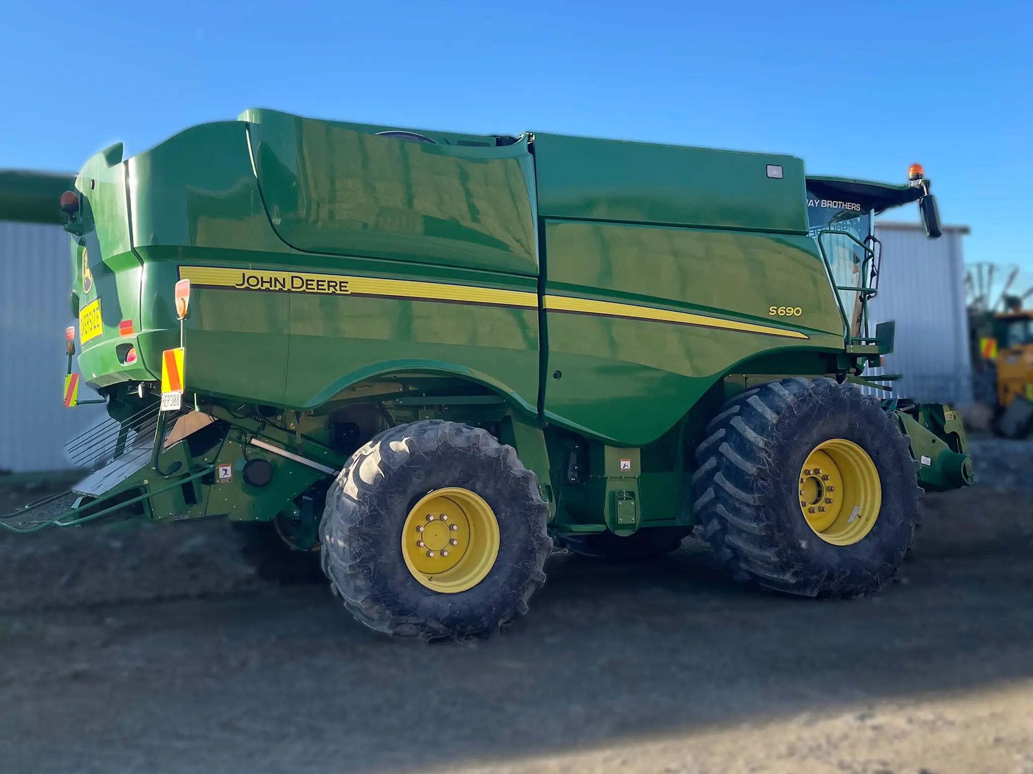 John Deere S690