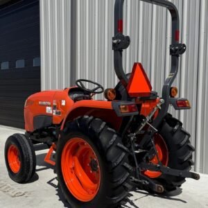 2018 Kubota L3301 583 Hours 2WD 33 HP - Image 6