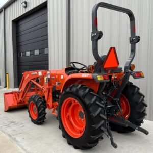 2020 Kubota L3301 211 Hours! 4x4 33 HP - Image 4