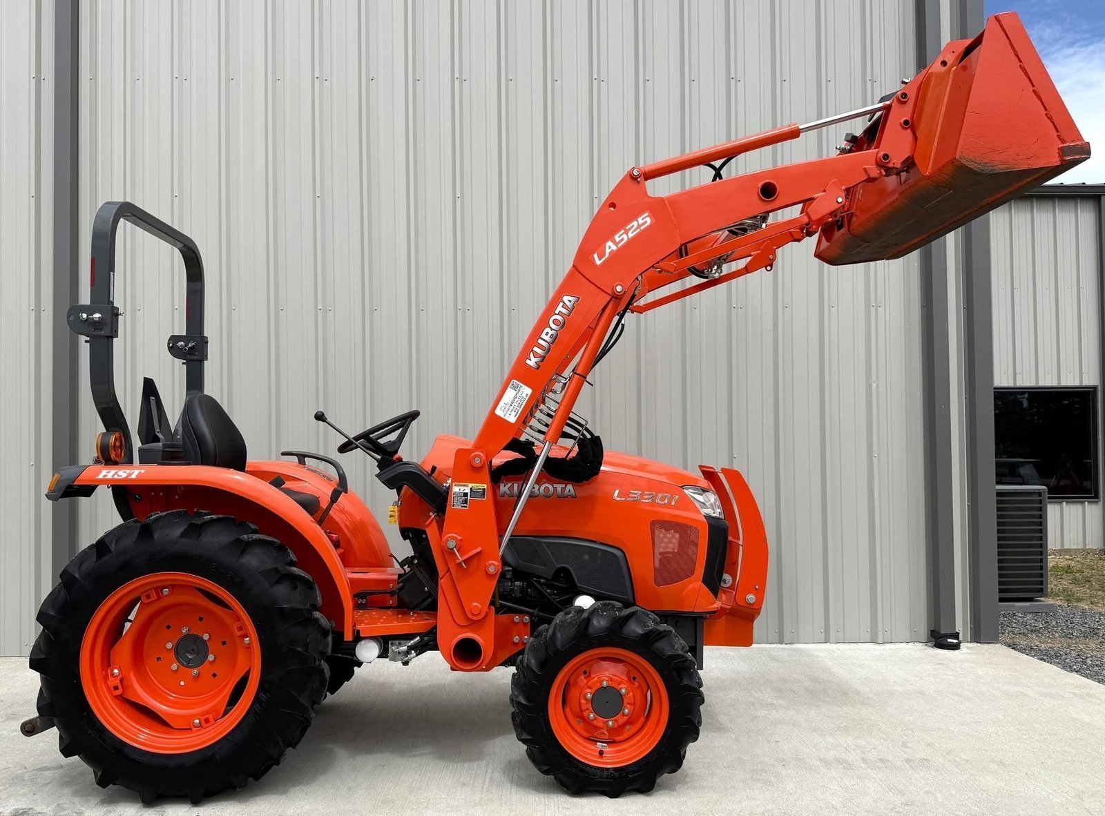 2020 Kubota L3301 211 Hours! 4x4 33 HP