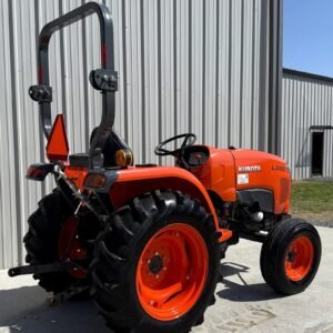 2018 Kubota L3301 583 Hours 2WD 33 HP - Image 4