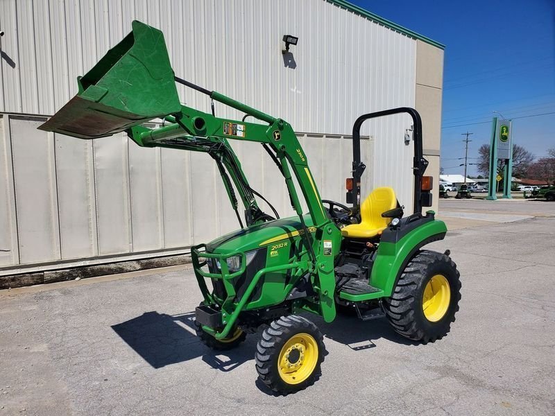 John Deere 2 Series (Compact Utility Tractors) 2038R