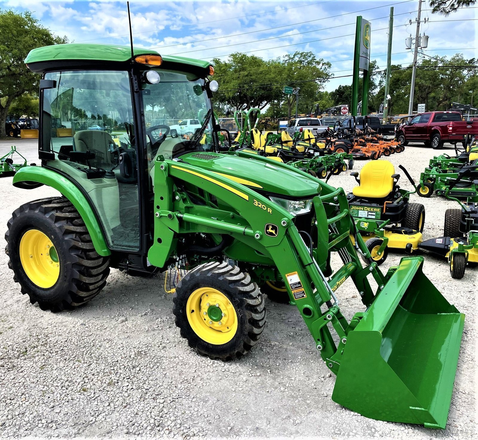 John Deere 3 Series (Mid-Size Compact Utility Tractors) 3033R