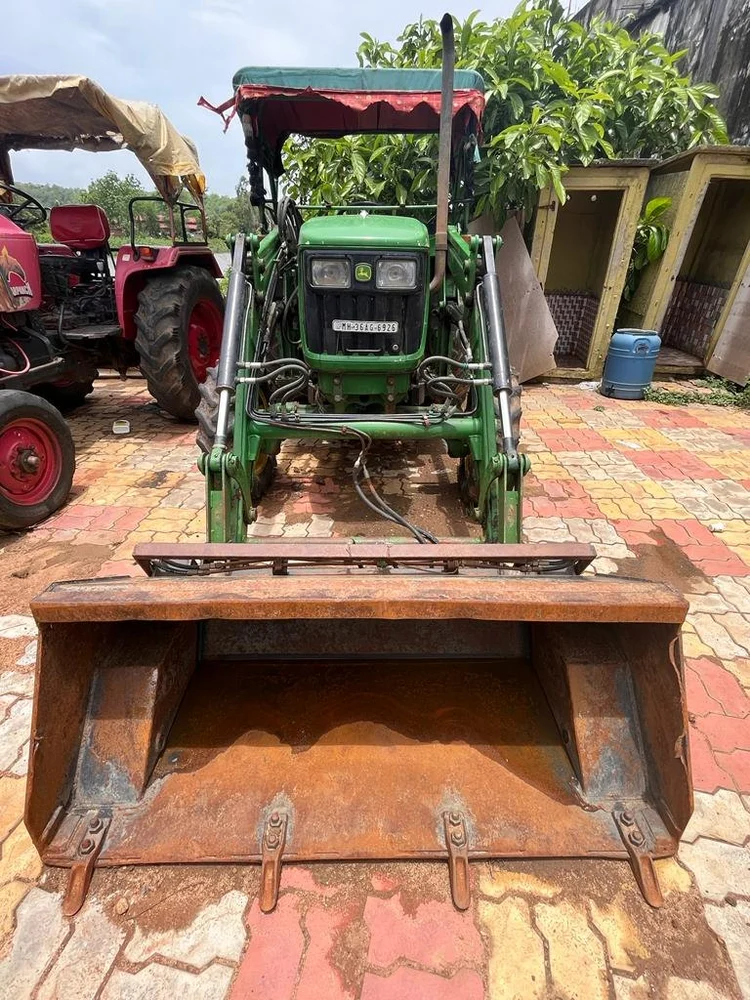 John Deere 5050D with Loader