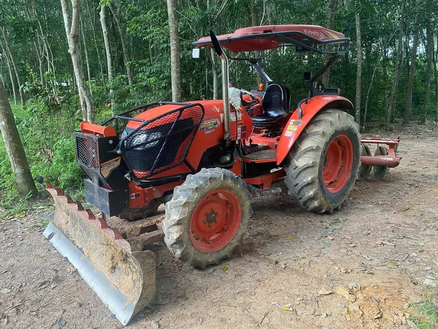 Kubota M6240 Tractor