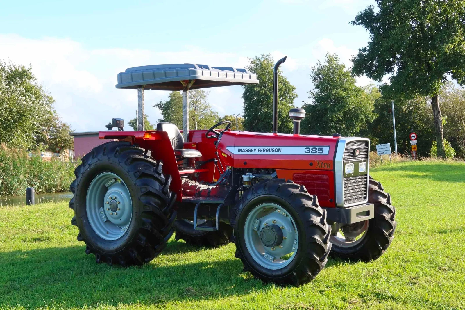 Massey Ferguson 385 4WD Tractor