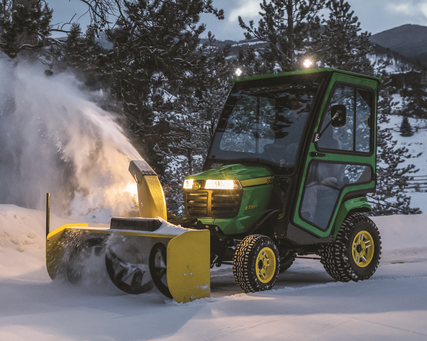 2022 John Deere X739
