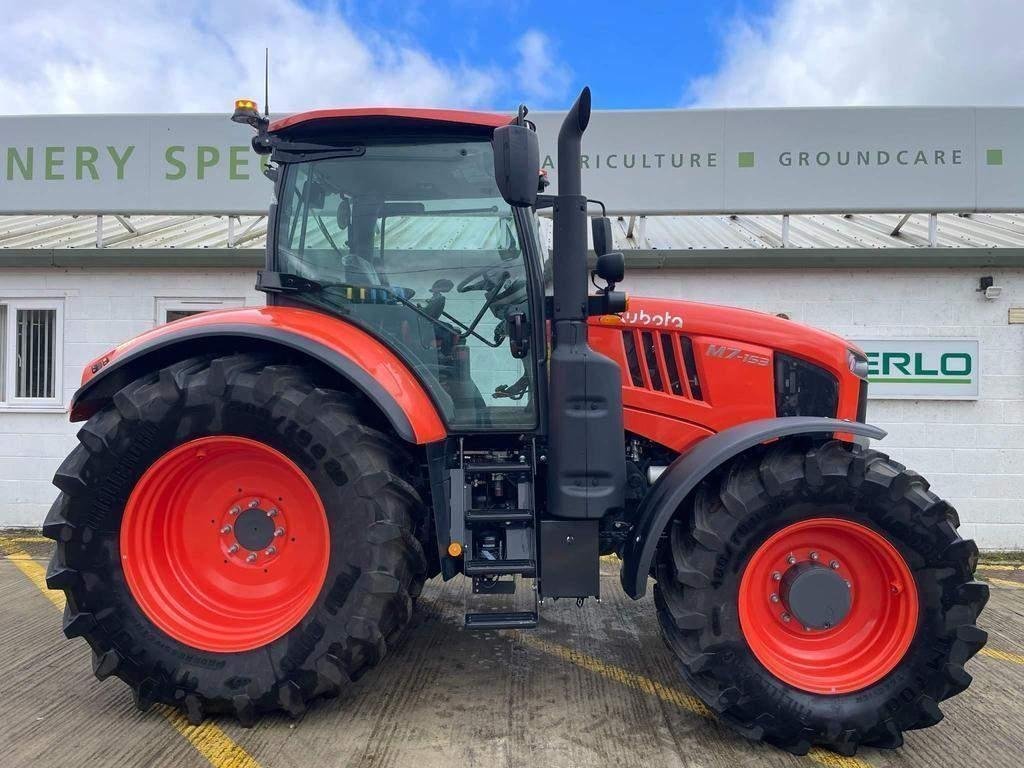 Kubota M7153