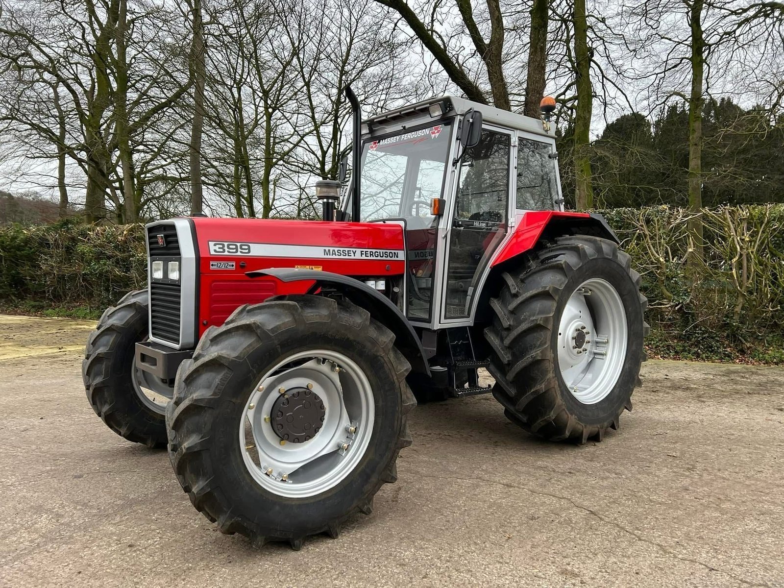 MASSEY FERGUSON TRACTOR 399