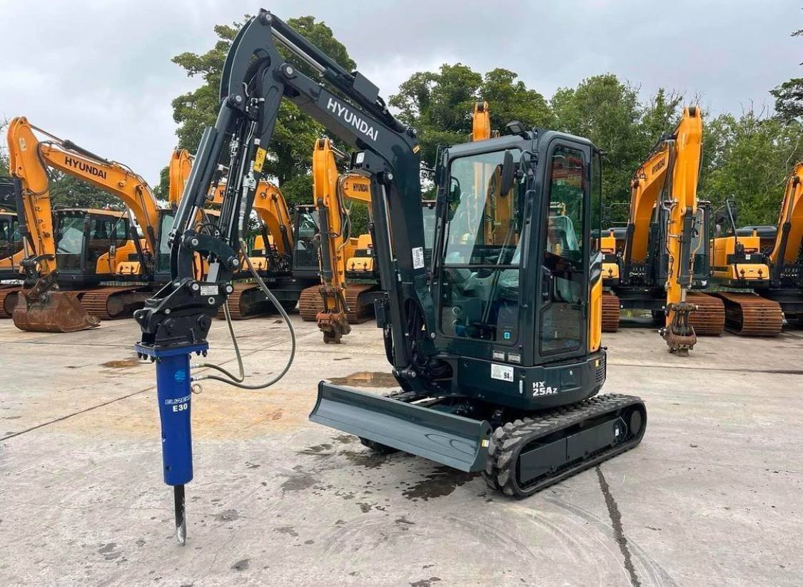 New Hyundai HX25AZ Mini Excavator and the Daemo E30 Rock Breaker